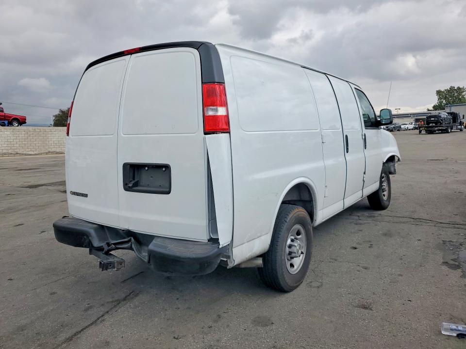 Photo 3 from auction – 2025 CHEV EXPRESS CUTAW with VIN 1GCWGAFP4S1108859