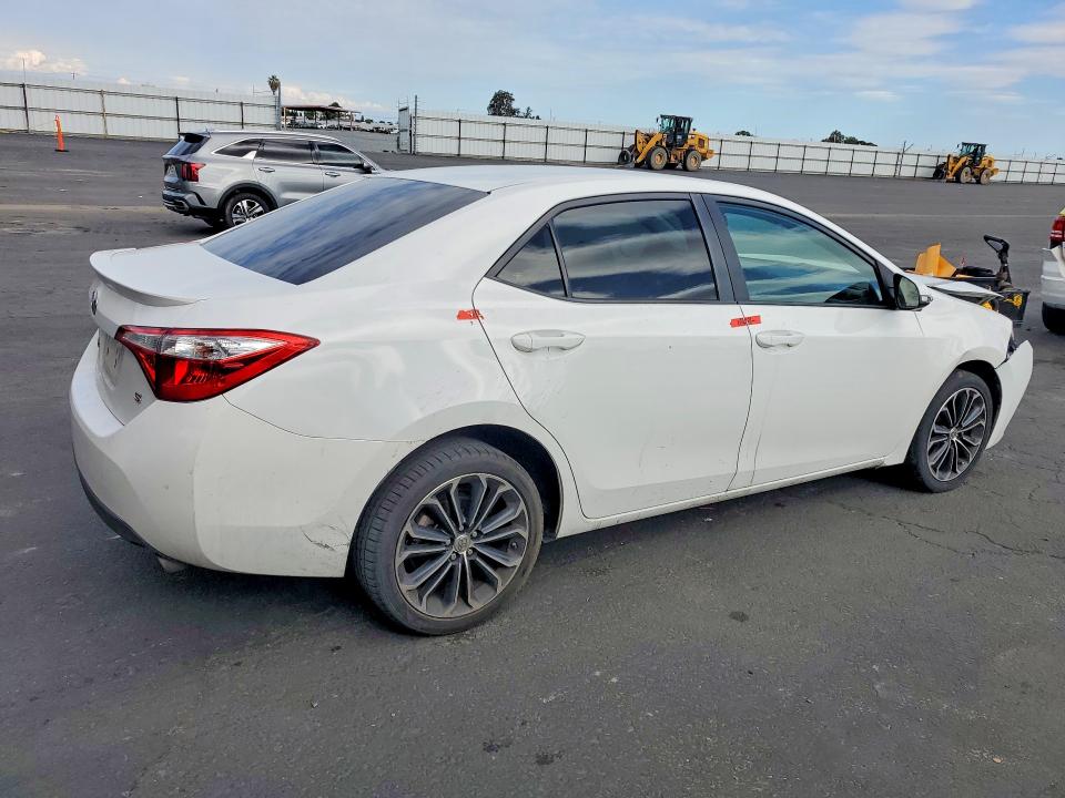 Photo 3 from auction – 2015 TOYOTA COROLLA with VIN 5YFBURHE3FP347192