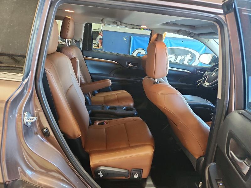 Photo 11 from auction – 2018 TOYOTA HIGHLANDER with VIN 5TDYZRFH7JS249565