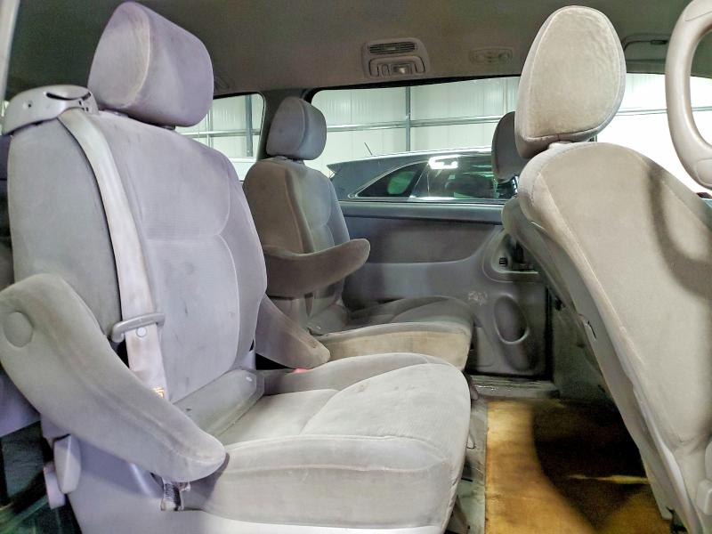 Photo 11 from auction – 2005 TOYOTA SIENNA with VIN 5TDZA23C05S279282