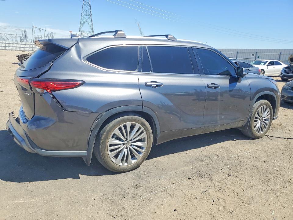 Photo 3 from auction – 2023 TOYOTA HIGHLANDER HYBRID with VIN 5TDEBRCH1PS107703