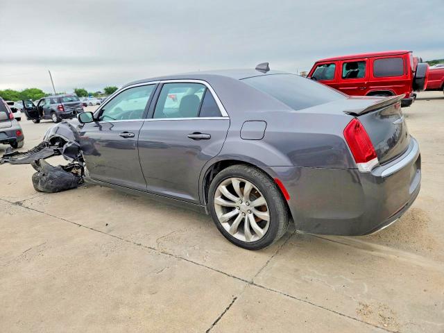 Photo 2 from auction – 2019 CHRYSLER 300 with VIN 2C3CCAAG0KH590547