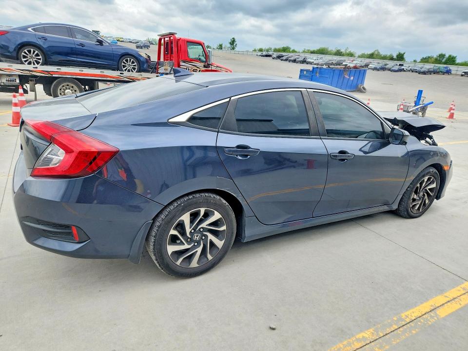 Photo 3 from auction – 2018 HONDA CIVIC with VIN 19XFC2F80JE042901