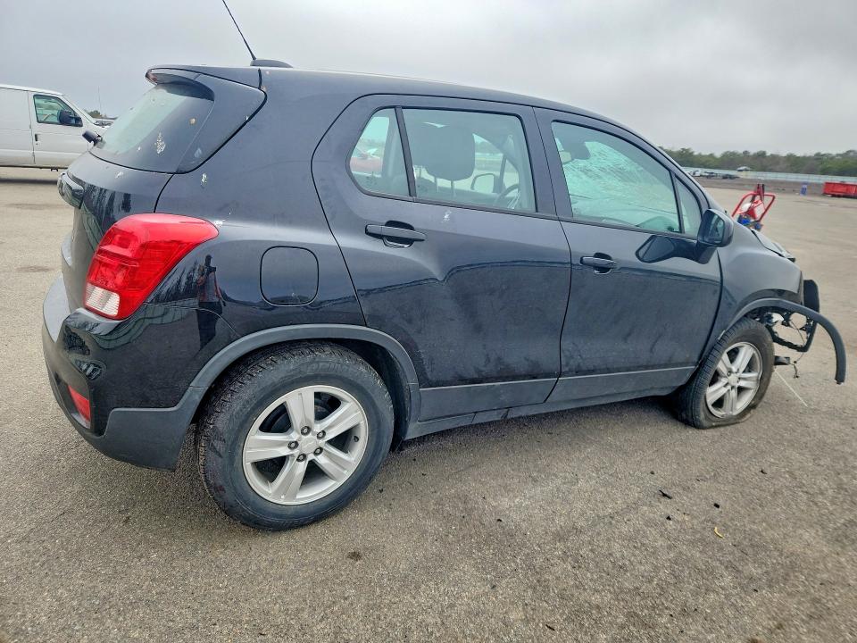 Photo 3 from auction – 2019 CHEVROLET TRAX with VIN 3GNCJKSB4KL405652