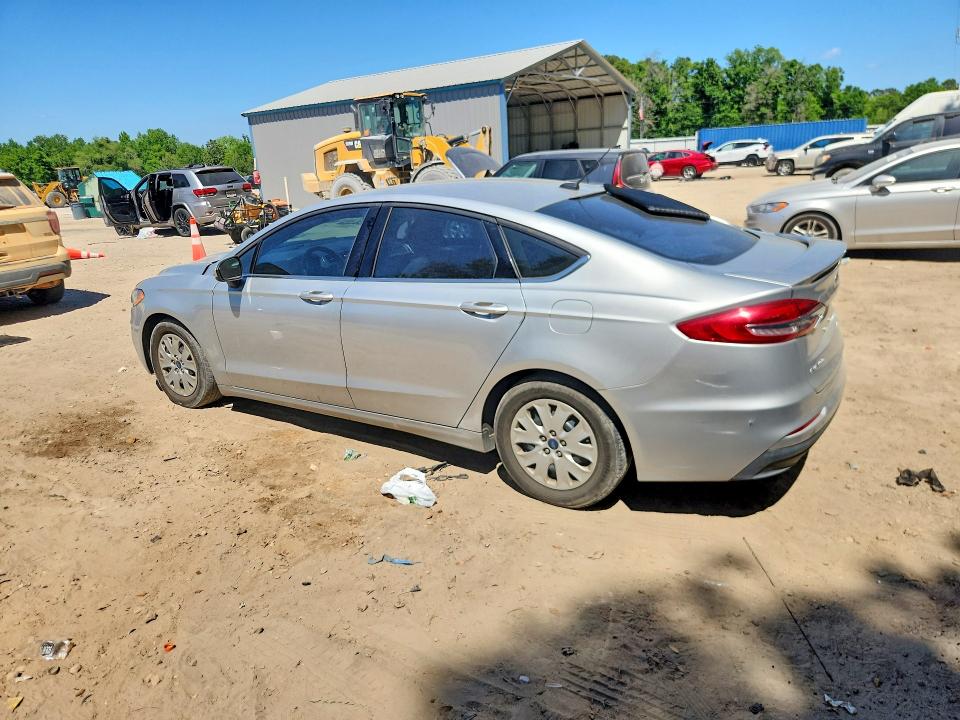 Photo 2 from auction – 2019 FORD FUSION with VIN 3FA6P0G79KR176742
