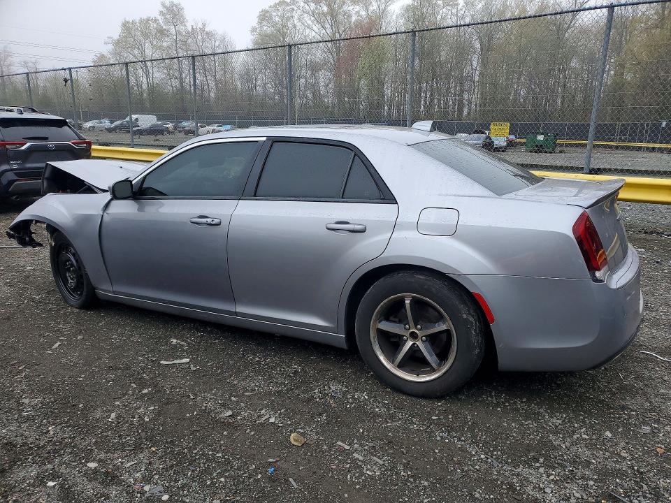 Photo 2 from auction – 2016 CHRYSLER 300 with VIN 2C3CCABG9GH216573