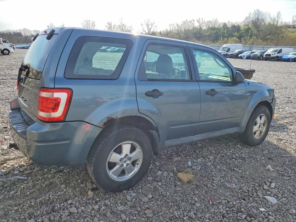 Zdjęcie 3 z aukcji – 2012 FORD ESCAPE z VIN 1FMCU0C73CKB13083