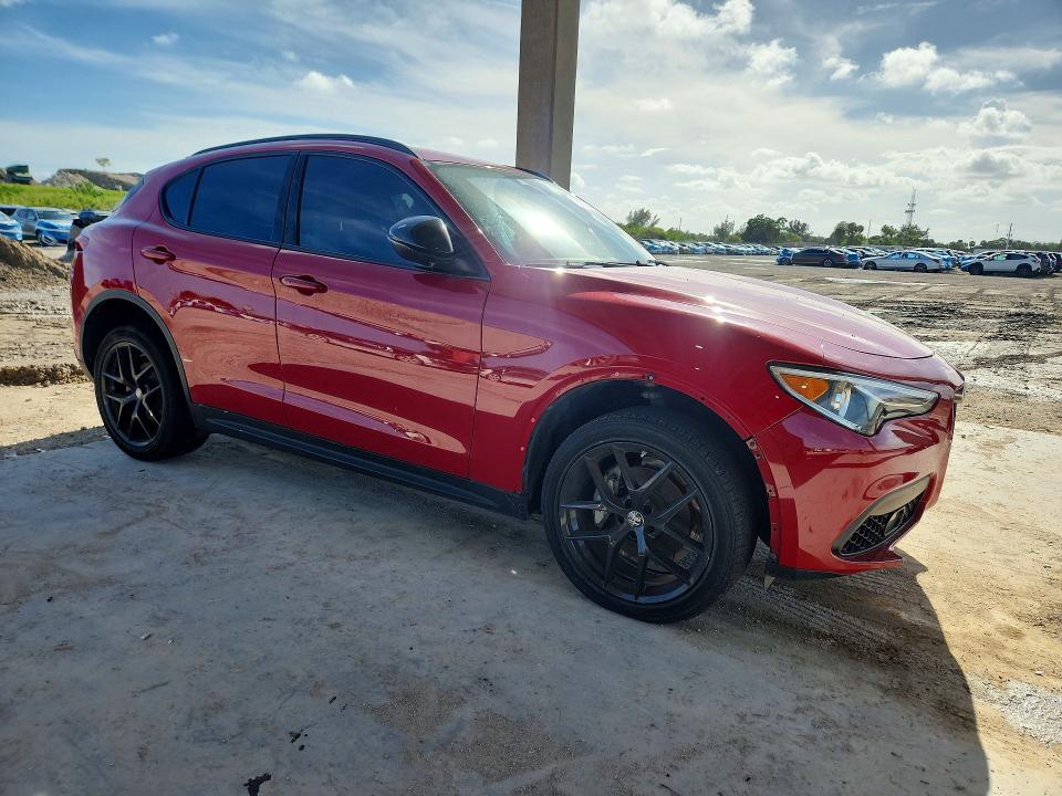 Photo 4 from auction – 2021 ALFA ROMEO STELVIO with VIN ZASPAJAN8M7C99804