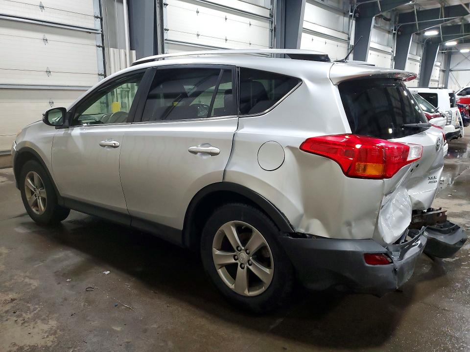 Photo 2 from auction – 2015 TOYOTA RAV4 with VIN JTMRFREV3FD100142