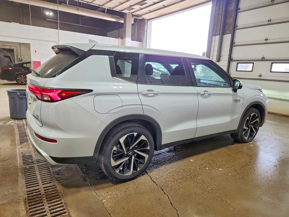 Photo 3 from auction – 2025 MITSUBISHI OUTLANDER with VIN JA4T5VA90SZ042458