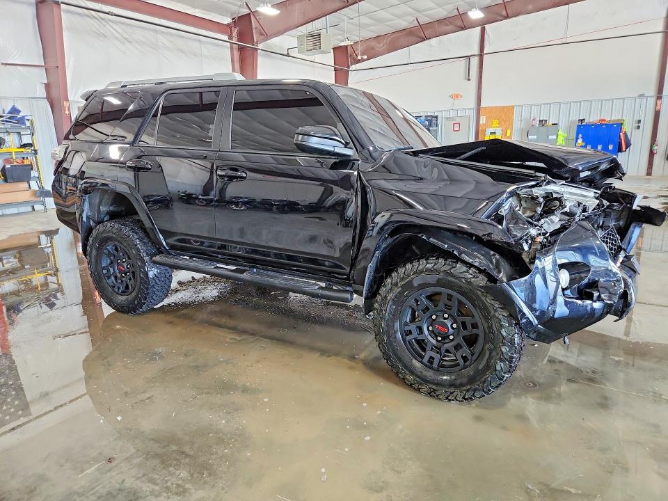Photo 4 from auction – 2018 TOYOTA 4RUNNER with VIN JTEBU5JR8J5528750