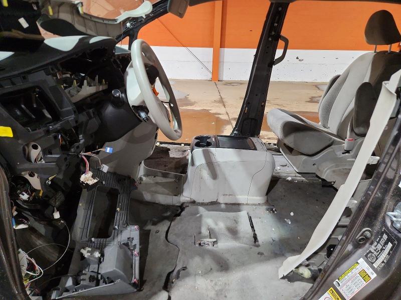 Zdjęcie 7 z aukcji – 2011 TOYOTA SIENNA z VIN 5TDKK3DC4BS022530
