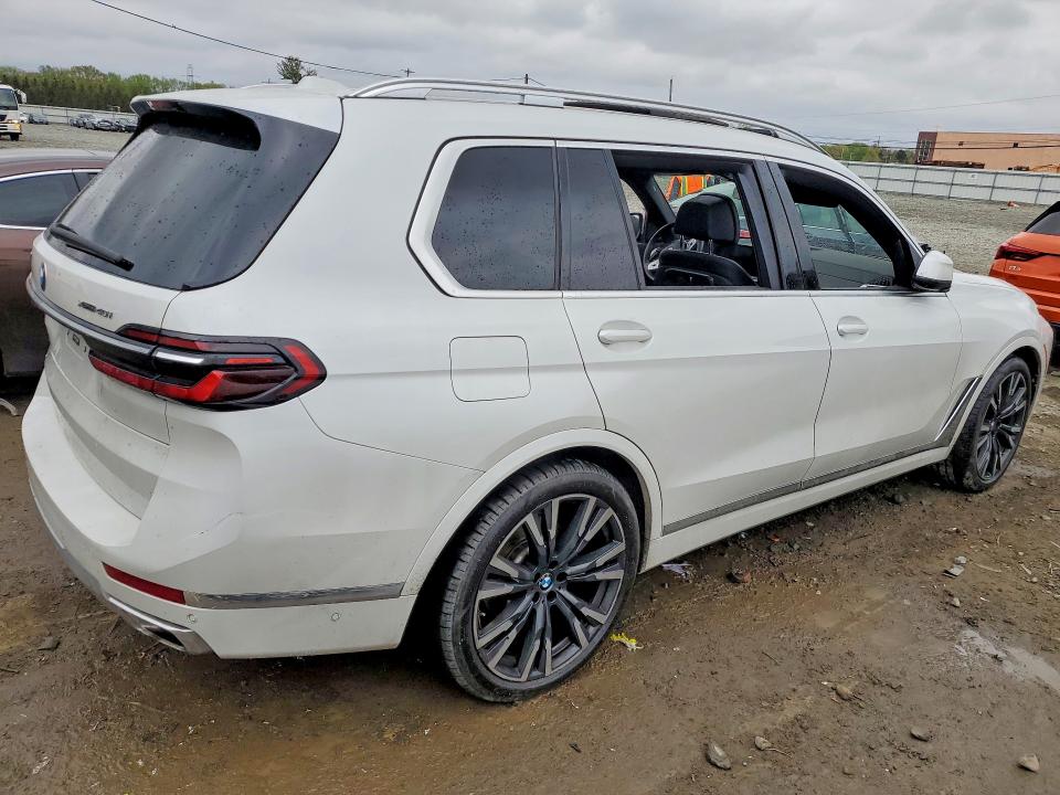 Photo 3 from auction – 2023 BMW X7 with VIN 5UX23EM06P9R58099