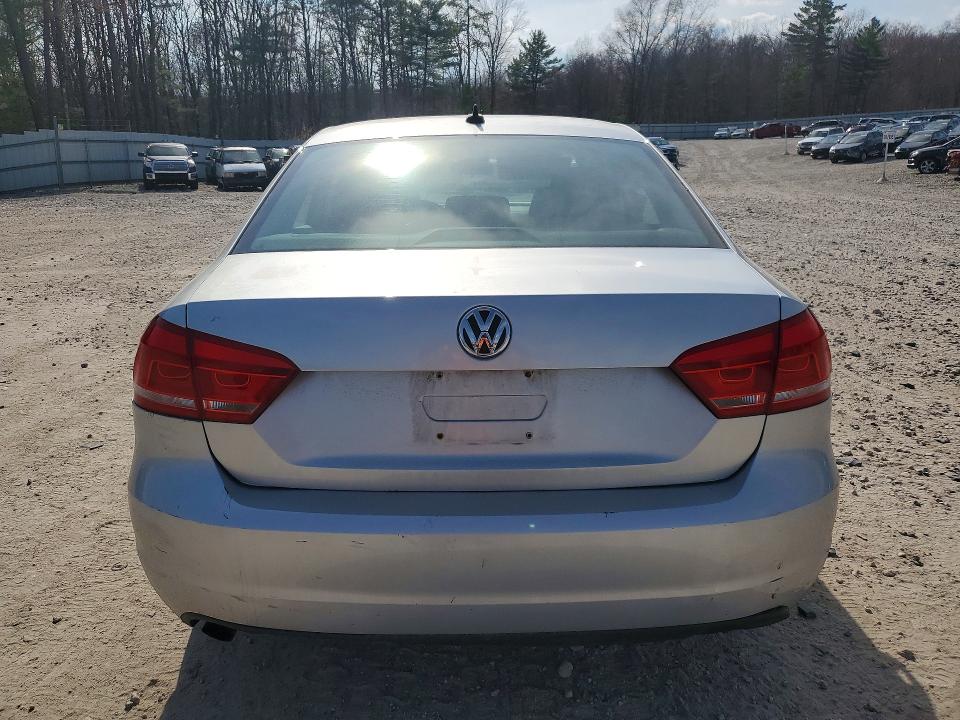 Photo 6 from auction – 2015 VOLKSWAGEN PASSAT with VIN 1VWAT7A36FC031447
