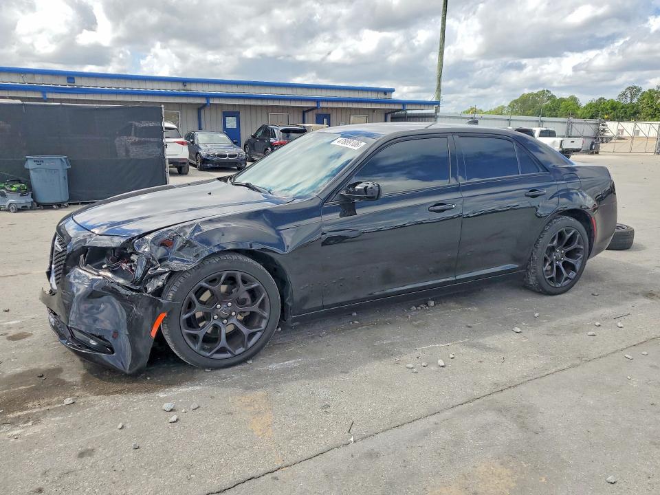 CHRYSLER 300 2019 with VIN 2C3CCABG2KH648060 - Photo from auction