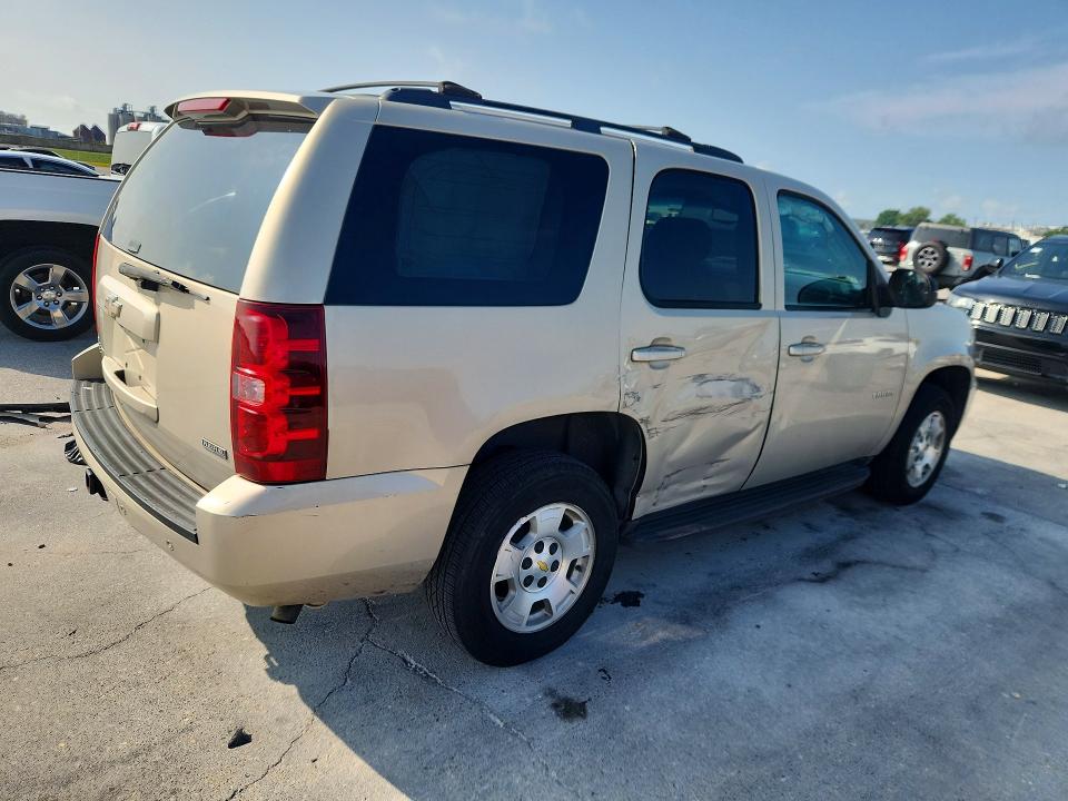 Photo 3 from auction – 2011 CHEVROLET TAHOE with VIN 1GNSCAE02BR144685