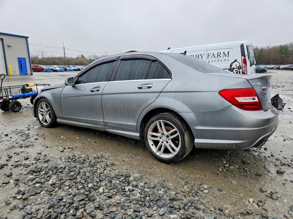 Снимка 2 от търг – 2014 MERCEDES-BENZ C с VIN WDDGF8AB5ER311217