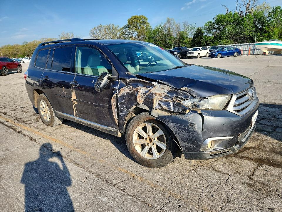 Photo 4 from auction – 2012 TOYOTA HIGHLANDER with VIN 5TDBK3EH5CS169452