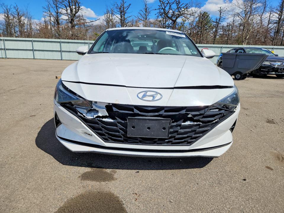 Снимка 5 от търг – 2023 HYUNDAI ELENTRA с VIN 5NPLM4AG1PH101601