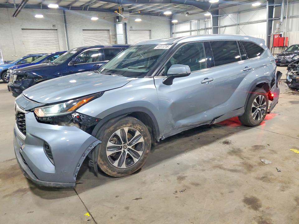 TOYOTA HIGHLANDER 2021 with VIN 5TDGZRAH5MS080881 - Photo from auction