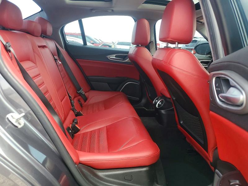 Photo 10 from auction – 2018 ALFA ROMEO GIULIA with VIN ZARFAECN2J7599493
