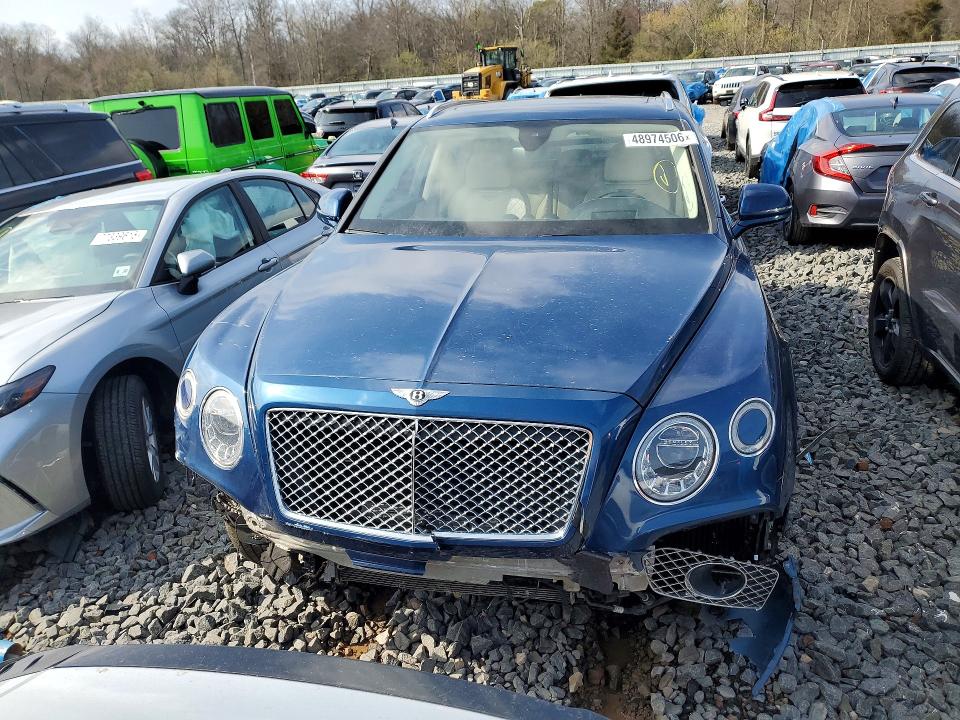 Photo 5 from auction – 2017 BENTLY BENTAYGA with VIN SJAAC2ZVXHC014876