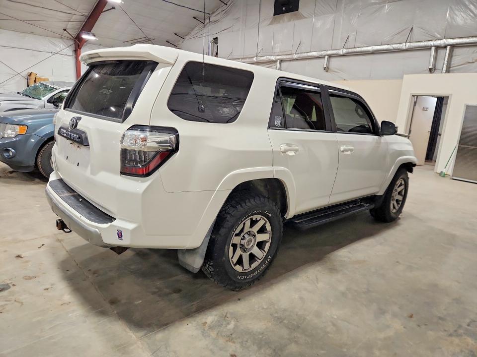 Photo 3 from auction – 2016 TOYOTA 4RUNNER with VIN JTEBU5JR2G5280780