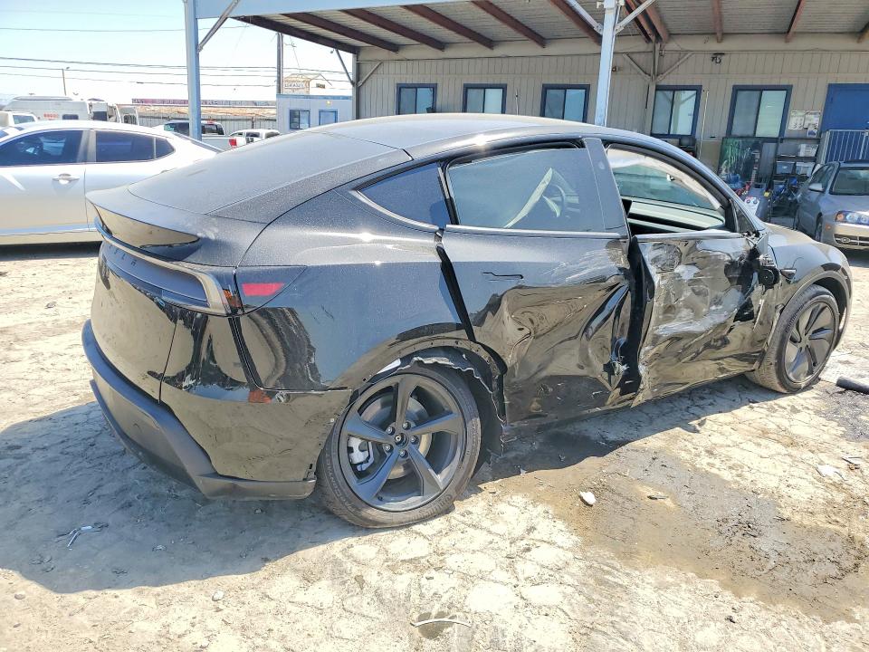 Снимка 3 от търг – 2026 TESLA MODEL Y с VIN 7SAYGDED5TF548831
