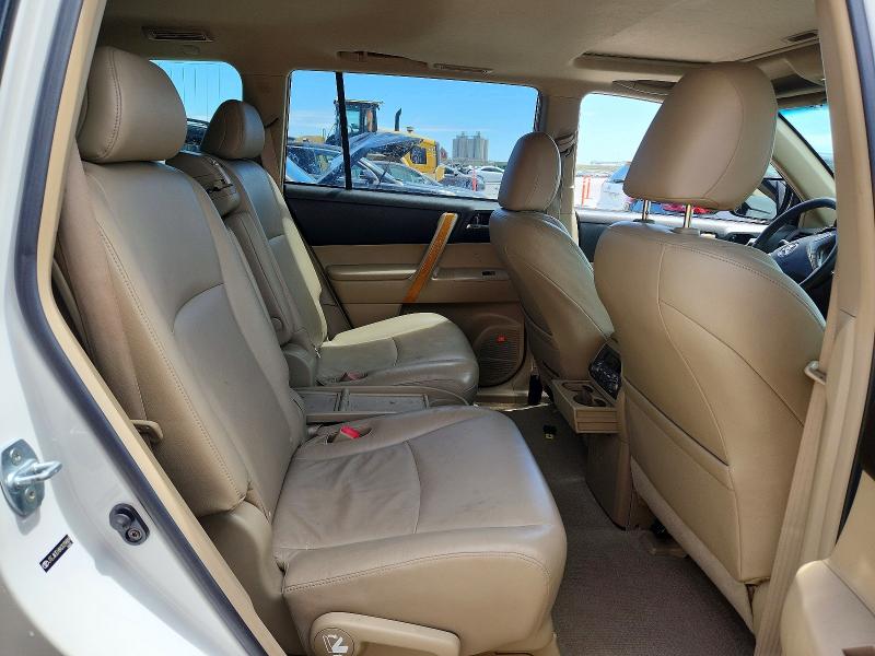 Photo 11 from auction – 2010 TOYOTA HIGHLANDER HYBRID with VIN JTEJW3EH8A2039889