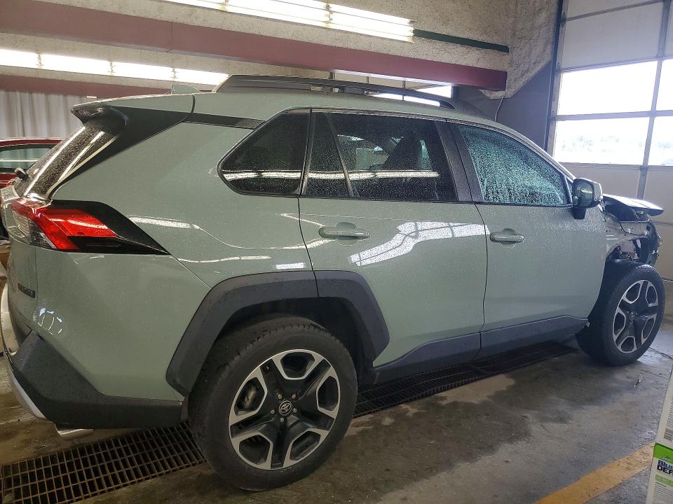 Photo 3 from auction – 2021 TOYOTA RAV4 with VIN 2T3J1RFVXMW212737