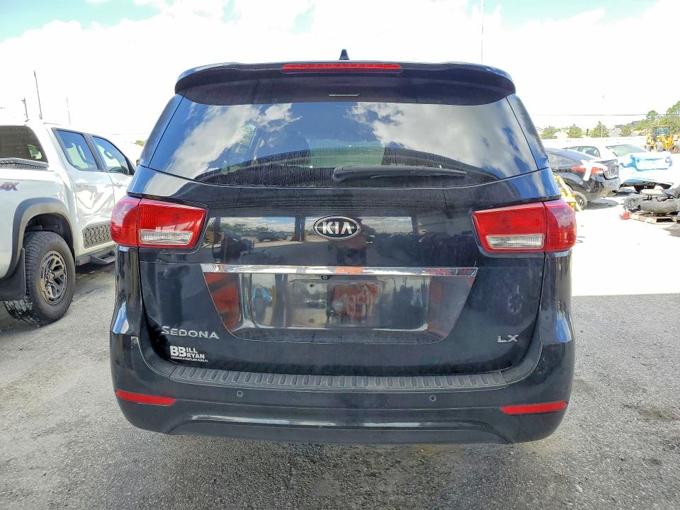 Photo 6 from auction – 2017 KIA SEDONA with VIN KNDMB5C14H6252761