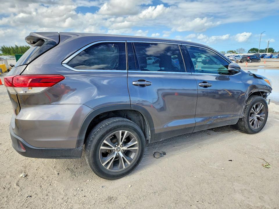 Photo 3 from auction – 2019 TOYOTA HIGHLANDER with VIN 5TDZARFH1KS043185