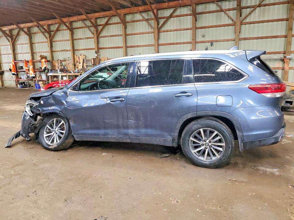 Photo 2 from auction – 2017 TOYOTA HIGHLANDER with VIN 5TDJZRFH1HS514377