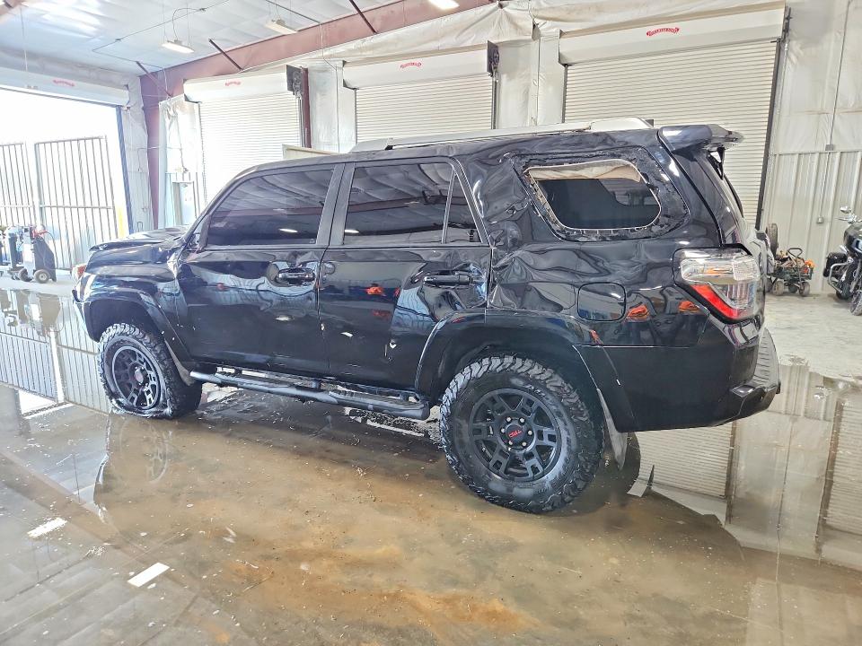 Photo 2 from auction – 2018 TOYOTA 4RUNNER with VIN JTEBU5JR8J5528750