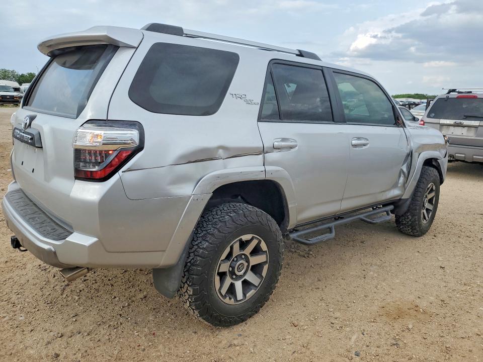 Photo 3 from auction – 2018 TOYOTA 4RUNNER with VIN JTEBU5JR0J5548085