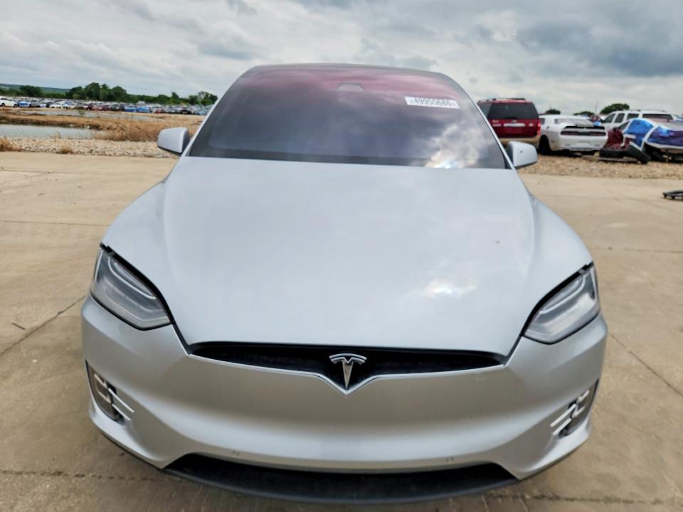 Photo 5 from auction – 2017 TESLA MODEL X with VIN 5YJXCDE27HF051449