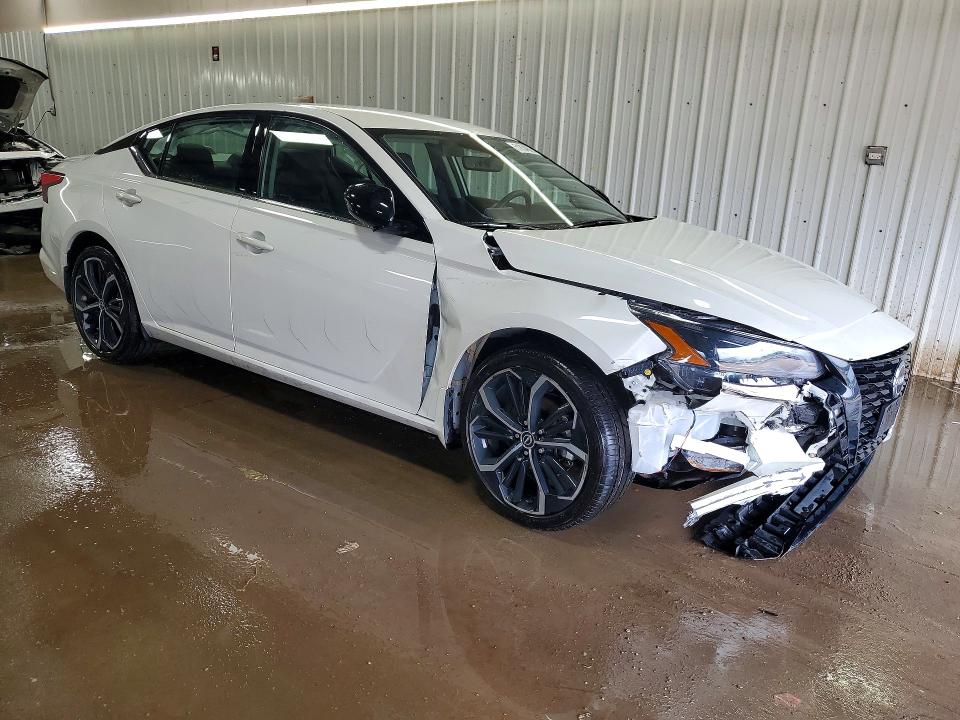 Photo 4 from auction – 2024 NISSAN ALTIMA with VIN 1N4BL4CW2RN379077