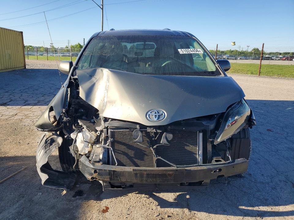 Photo 5 from auction – 2011 TOYOTA SIENNA with VIN 5TDYK3DC9BS037857