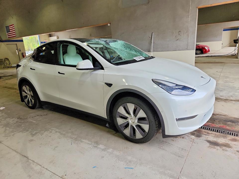 Photo 4 from auction – 2021 TESLA MODEL Y with VIN 5YJYGAEE4MF183550