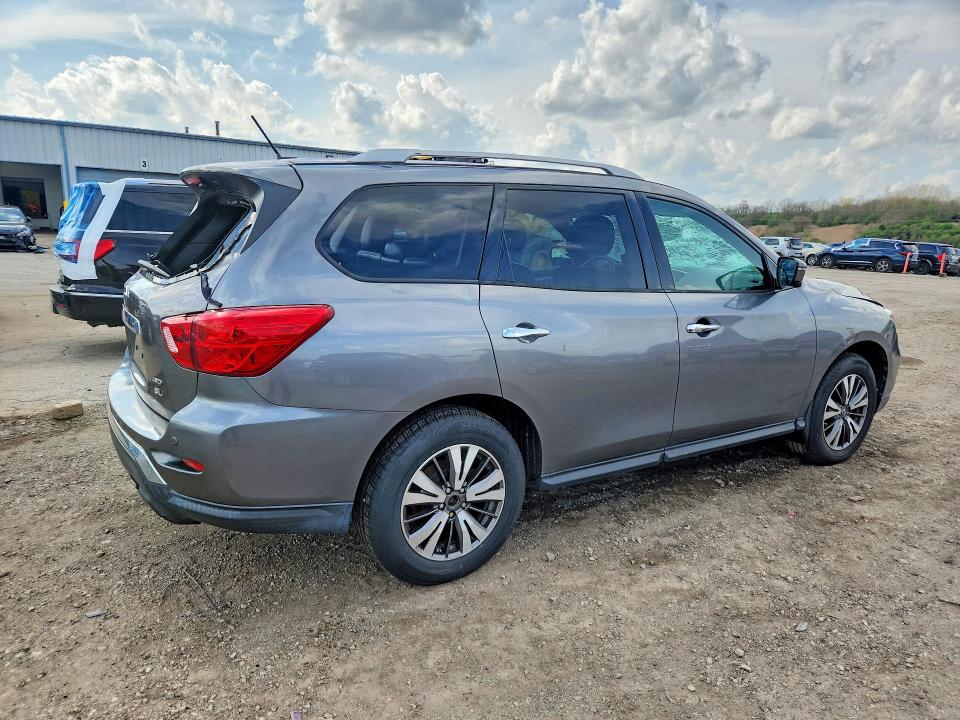 Photo 3 from auction – 2017 NISSAN PATHFINDER with VIN 5N1DR2MM7HC649400