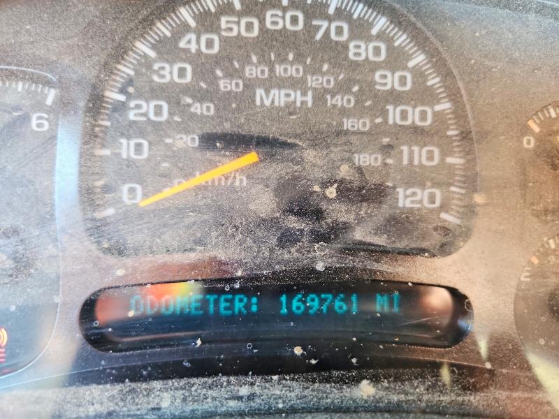 Photo 9 from auction – 2005 CHEVROLET SILVERADO with VIN 1GCEC14Z95Z268169