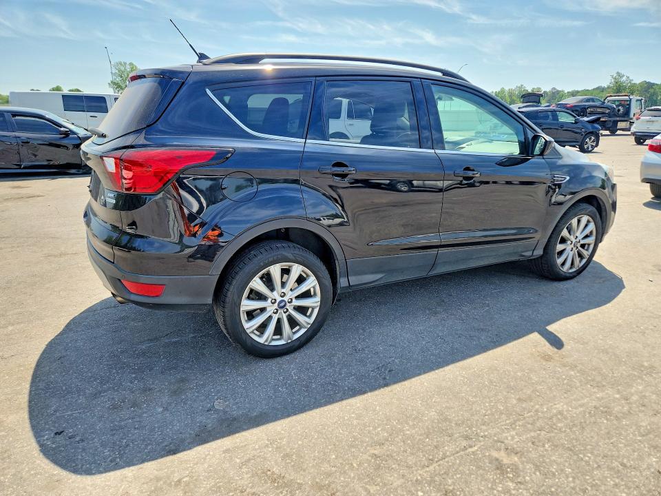 Photo 3 from auction – 2019 FORD ESCAPE with VIN 1FMCU0HDXKUC45310