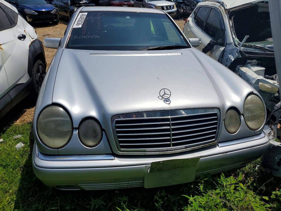 Photo 5 from auction – 1996 MERCEDES BENZ E-CLASS E320 with VIN WDB2100551A228994