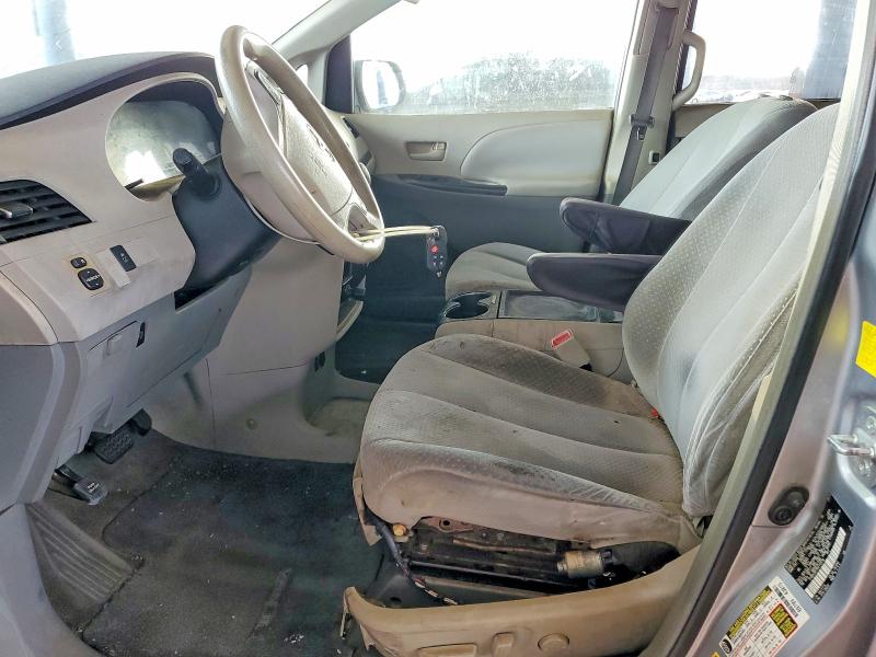 Photo 7 from auction – 2011 TOYOTA SIENNA with VIN 5TDKK3DC7BS112318