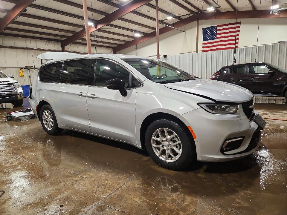 Photo 4 from auction – 2026 CHRYSLER PACIFICA with VIN 2C4RC1BGXTR172819