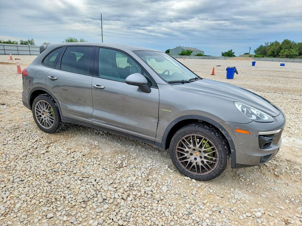Photo 4 from auction – 2016 PORSCHE CAYENNE with VIN WP1AE2A25GLA63443