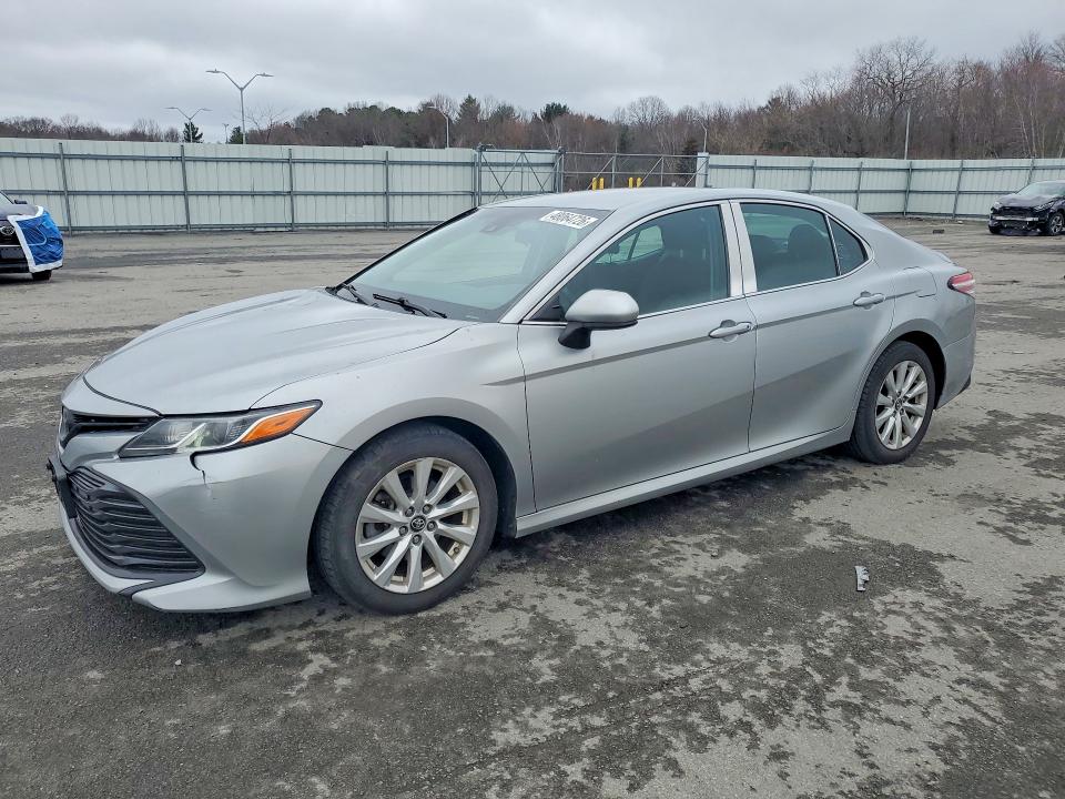 TOYOTA CAMRY 2018 with VIN 4T1B11HK4JU101405 - Photo from auction