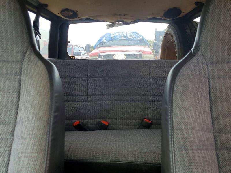 Photo 10 from auction – 2001 JEEP CHEROKEE with VIN 1J4FF48S21L610434