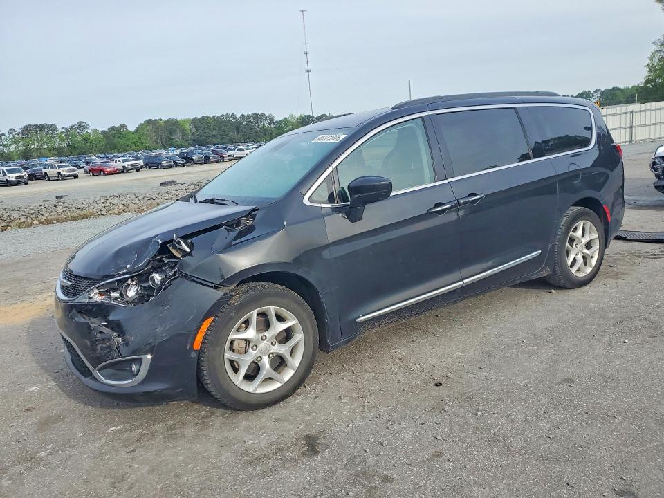 CHRYSLER PACIFICA 2017 with VIN 2C4RC1EG5HR507701 - Photo from auction