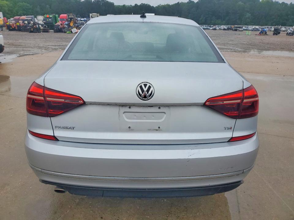 Снимка 6 от търг – 2018 VOLKSWAGEN PASSAT с VIN 1VWAA7A31JC051331
